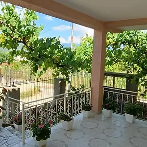 Eljos House Përmet